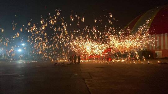 泉城欧乐堡景区，游乐园魔幻城堡灯光秀