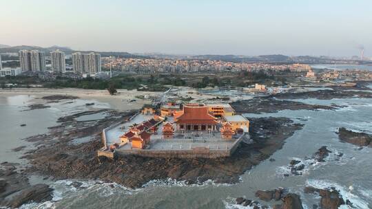 海边寺庙泉州洛伽寺佛教航拍大海上宗教建筑