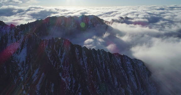 四川巴郎山的雪山云海航拍自然风景