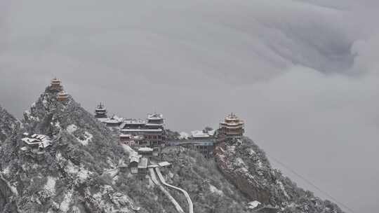 3倍航拍延时老君山道观群雪后瀑布云