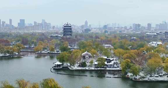 济南大明湖公园雪景航拍        荐