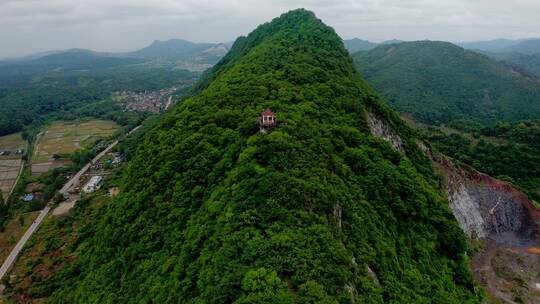 江西景德镇拔地而起的山脉