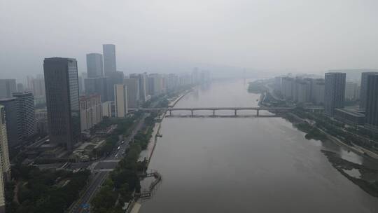 航拍福建福州闽江雾霾天气