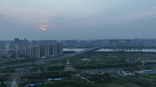 洛阳洛龙区正大国际晚霞城市交通航拍