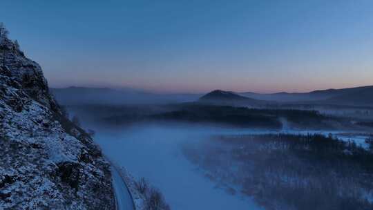 黎明林海雪原蓝色冻雾