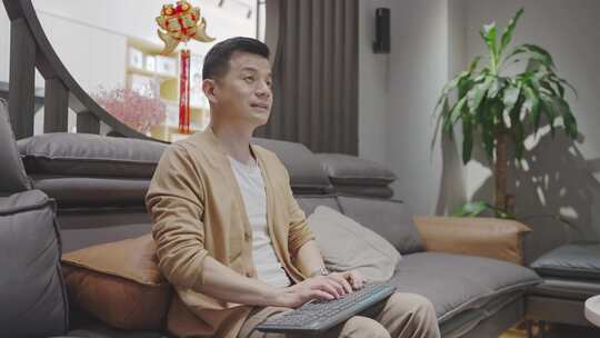 商务居家办公键盘打字场景