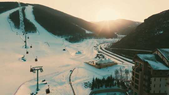 山川日落高山滑雪雪道