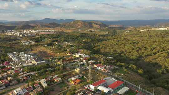 城外住宅综合体cerro occidente多云天空城市森林