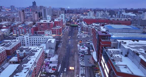 冬季城市住宅区和高楼鸟瞰全景