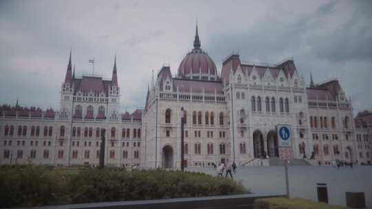 议会大厦，布达佩斯，匈牙利，国旗