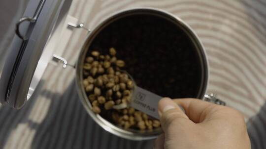 咖啡豆掉落升格慢动作