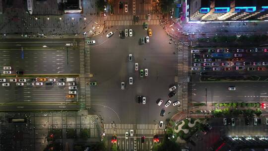 行人过斑马线十字路口的繁华城市街道3视频素材模板下载