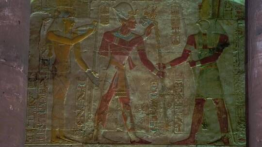 埃及神庙中的彩色浮雕