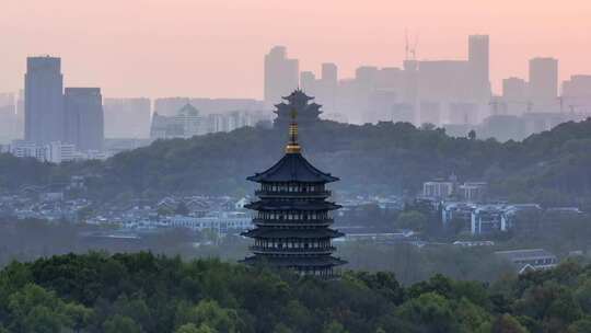 杭州雷峰塔城隍阁与城市建筑同框视频素材模板下载