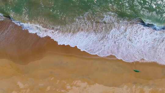 海南海岸线沙滩海浪航拍