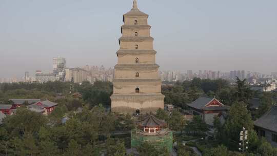 航拍视角下的西安大雁塔全景