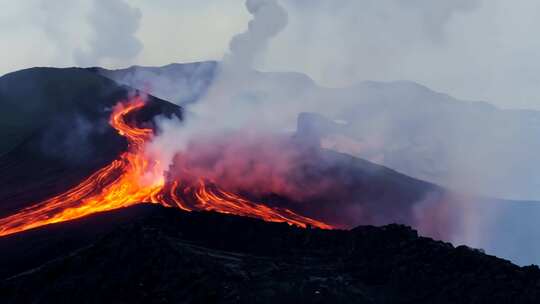 熔岩流淌 地火喷发 火山壮观 硫磺弥漫