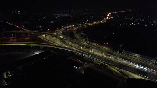 青岛市城阳区黑龙江路立交桥车流夜间航拍视频素材模板下载