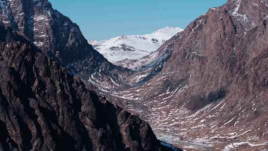 天山的峡谷