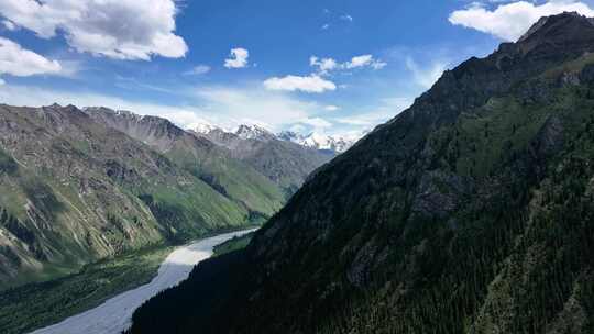 夏塔景区木札特峰昭苏伊犁雪山林场