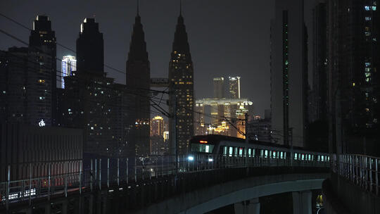 重庆夜景海棠溪地铁站列车进站视频素材模板下载