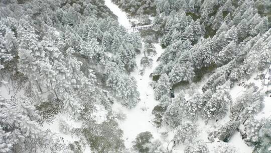 航拍雪山雪景