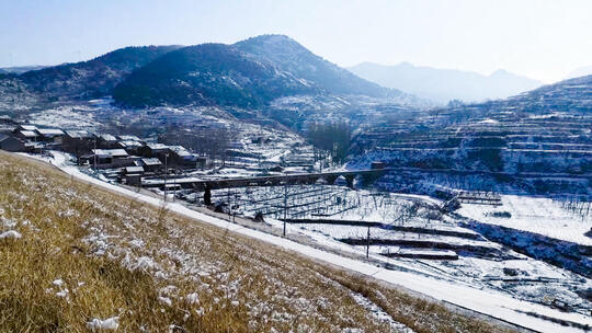 高清雪后山村（无声）