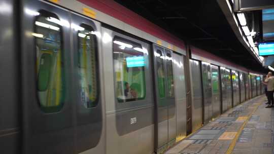香港东铁线地铁火车行驶入站视频素材模板下载