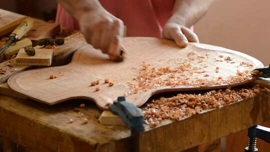 Luthier Sanding一把新吉他