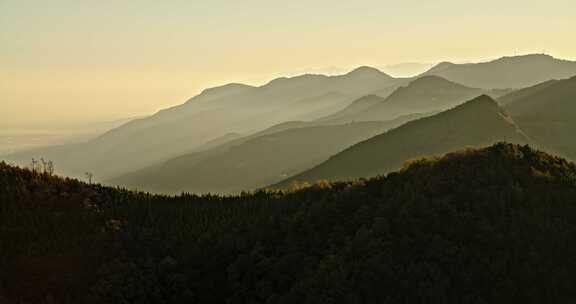 山顶眺望城市全貌的壮阔景象陕西秦岭骊山