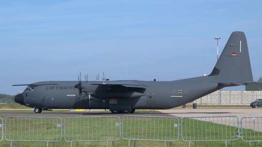 4K稳定：德国空军C-130J大力神运输机