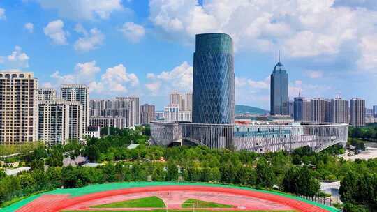 航拍蓝天白云下的枣庄地标建筑文体中心