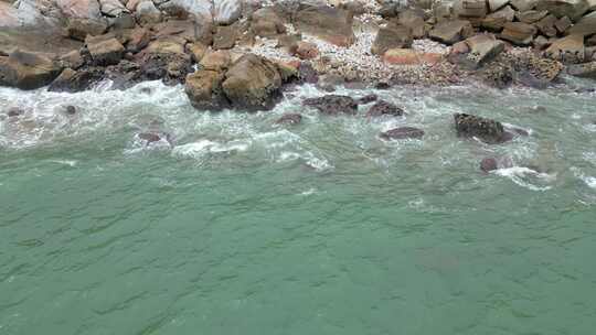 大海海浪礁石波浪航拍