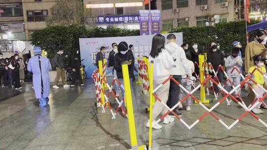 冒雨检测核酸