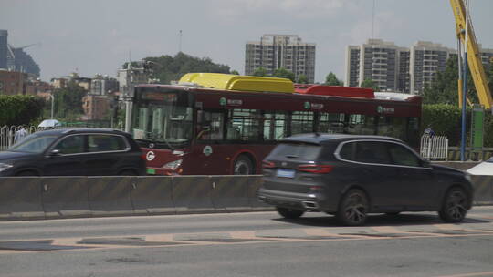 道路行驶过往车辆