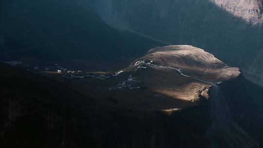 山川乡村振兴金沙江边平顶山暮色静怡村庄