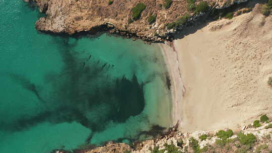 意大利西西里岛Vendicari绿洲中Calamosche的绿松石海和空沙滩