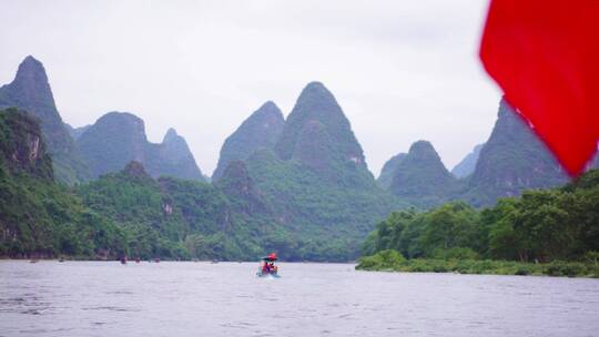 在船上看桂林山水甲天下