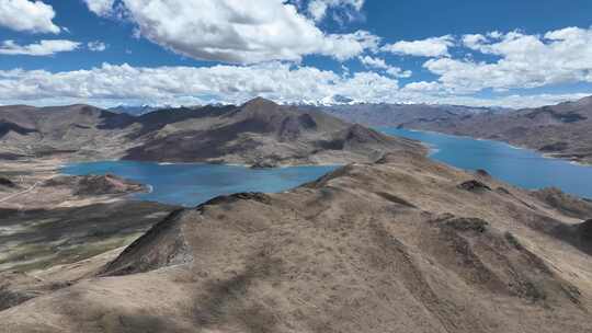 航拍西藏圣湖羊卓雍措蓝天白云夏日风景