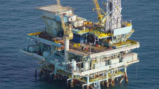 钻井海上油田平台海底石油勘探视频素材模板下载