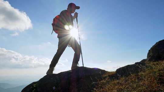 徒步登山者背包客一个人的旅行