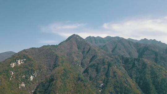 航拍夏天的高山