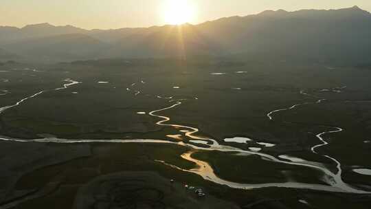 秋天夕阳下桂林清狮潭水库干涸的河床