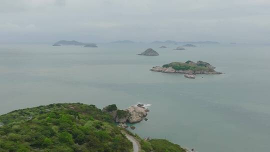 航拍东海舟山群岛屿花鸟岛大海边