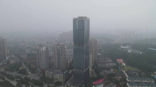 城市清晨迷雾雾霾天气航拍
