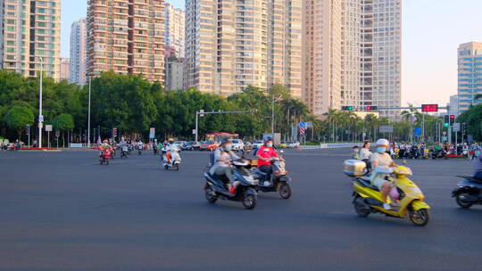 城市交通十字路口电动车视频素材模板下载