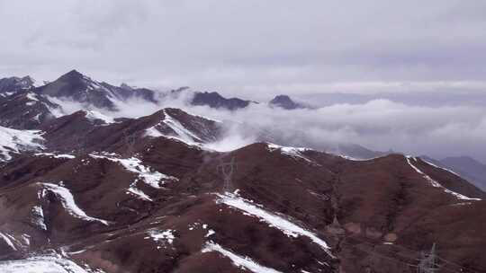 青海拉脊山雪山云雾航拍