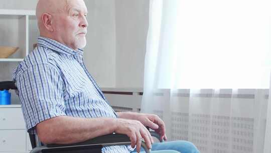 养老院中的老人患者援助康复和保健概念