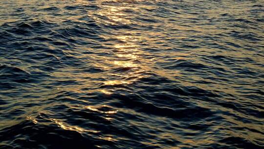 深海波浪夕阳