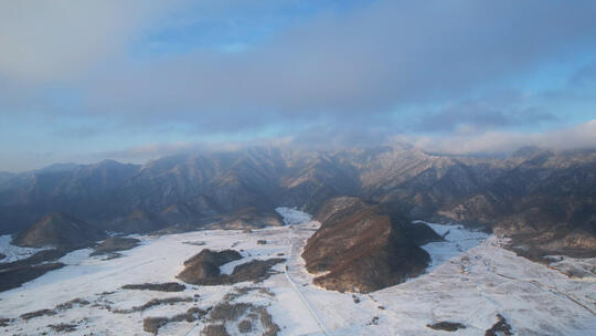 航拍湖北神农架冬天雪景山峰云海